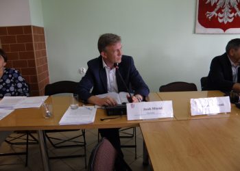 Nie odpowiada na pytania o kanalizację