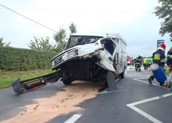 Ląd: Ucierpiał kierowca dostawczego auta