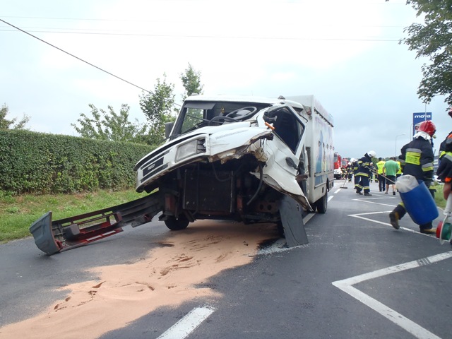 Ląd: Ucierpiał kierowca dostawczego auta