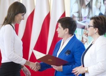 Sama premier wręczyła jej stypendium