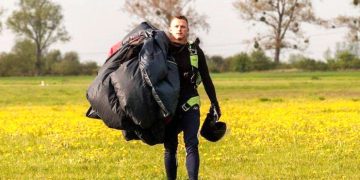 W locie czuje się wolny jak ptak