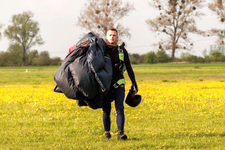 W locie czuje się wolny jak ptak