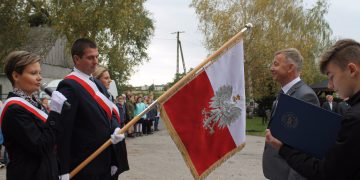 Szkoła w Trąbczynie ma nowy sztandar
