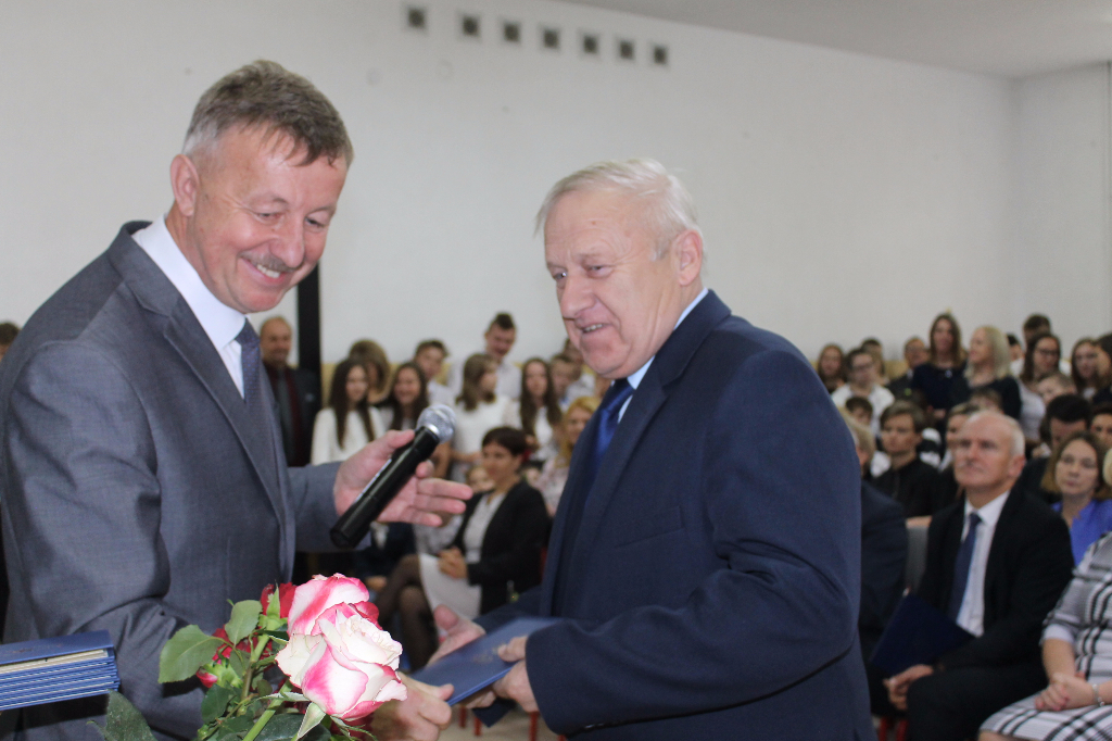 Szkoła w Trąbczynie ma nowy sztandar