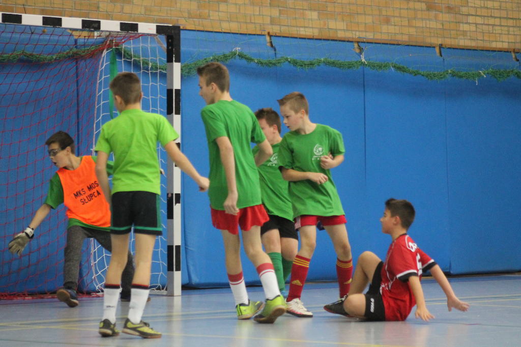 Piętnaście zespołów walczy o mistrzowską koronę