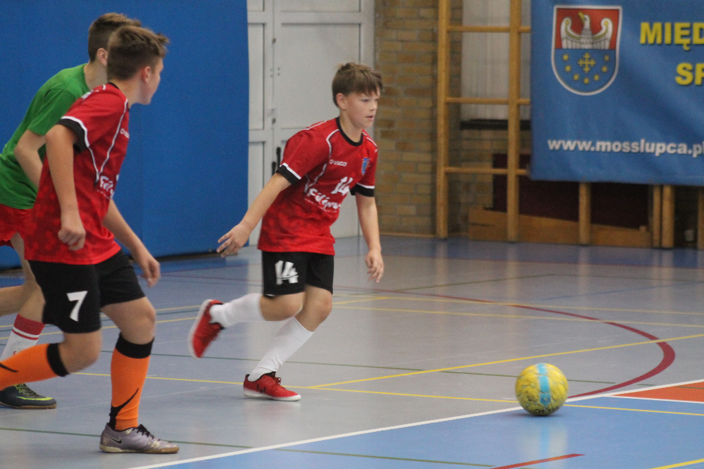 Piętnaście zespołów walczy o mistrzowską koronę