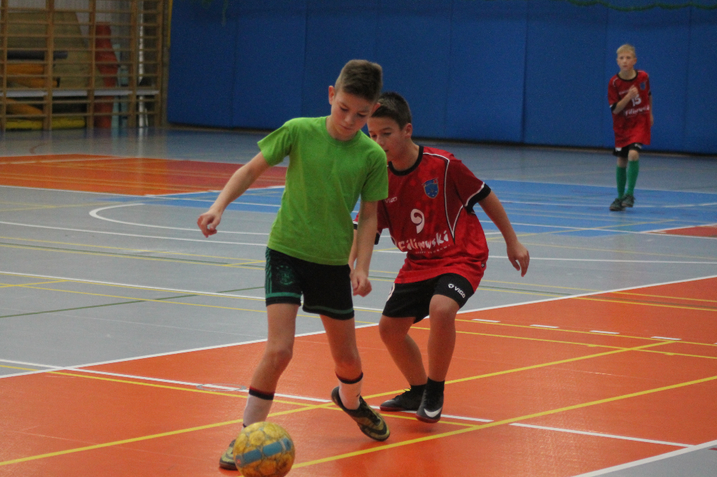 Piętnaście zespołów walczy o mistrzowską koronę