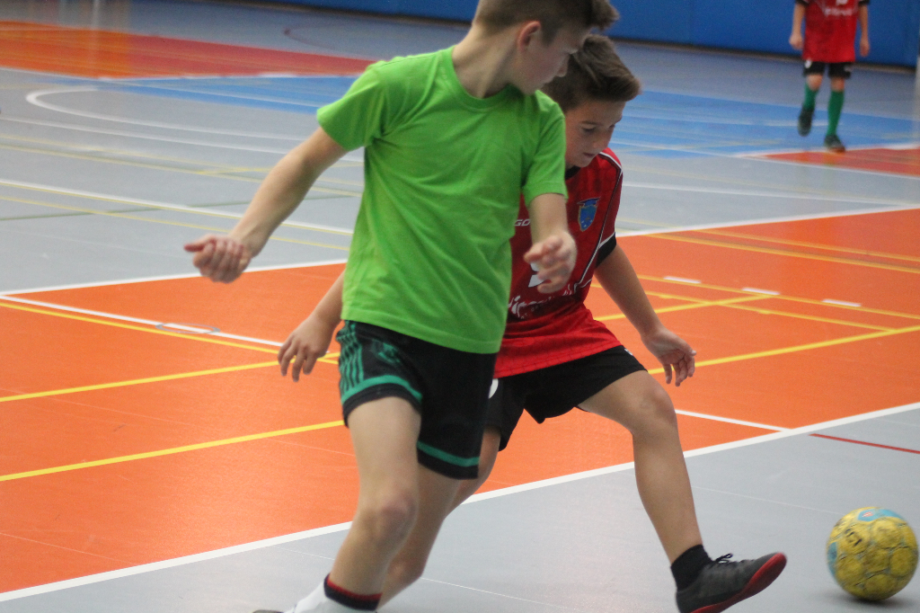 Piętnaście zespołów walczy o mistrzowską koronę