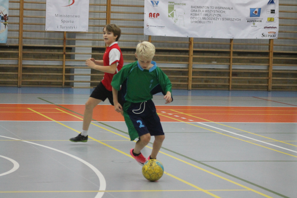 Piętnaście zespołów walczy o mistrzowską koronę