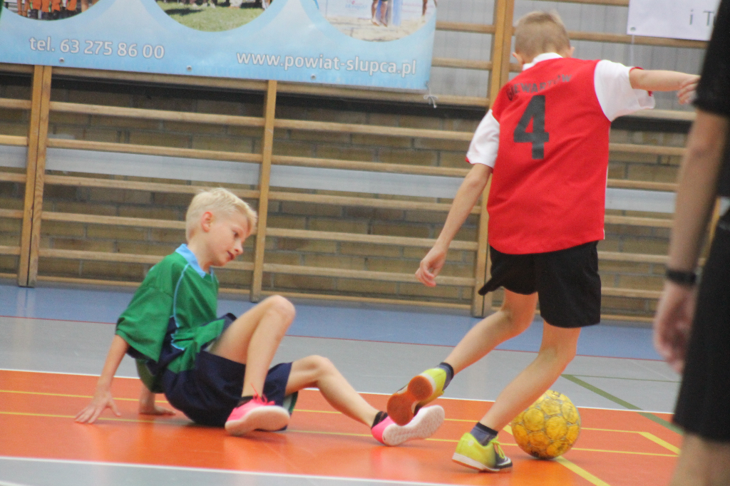 Piętnaście zespołów walczy o mistrzowską koronę