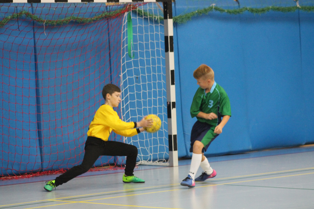 Piętnaście zespołów walczy o mistrzowską koronę