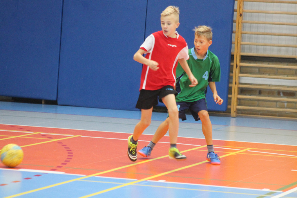 Piętnaście zespołów walczy o mistrzowską koronę