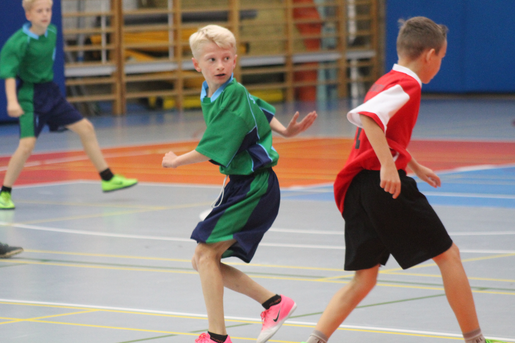 Piętnaście zespołów walczy o mistrzowską koronę