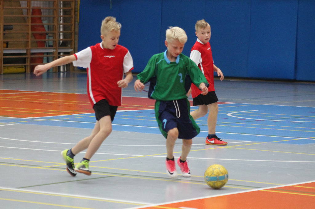 Piętnaście zespołów walczy o mistrzowską koronę