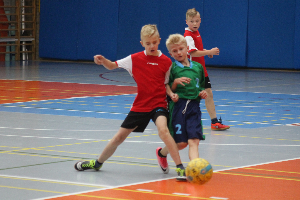 Piętnaście zespołów walczy o mistrzowską koronę