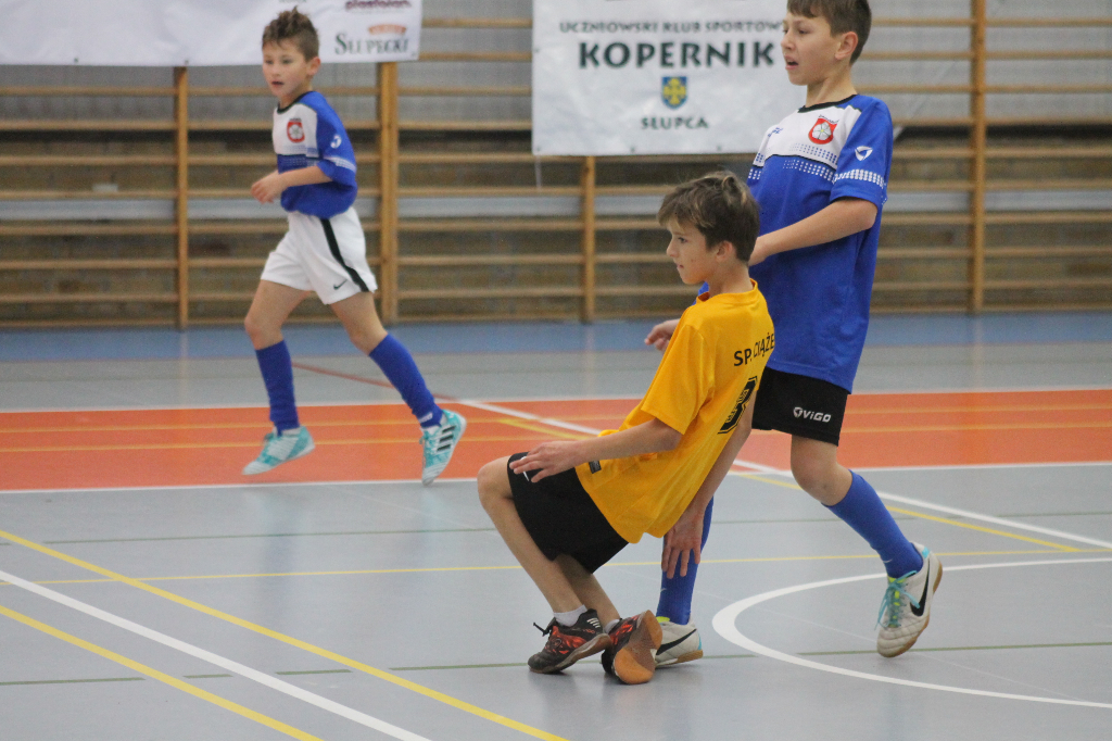 Piętnaście zespołów walczy o mistrzowską koronę