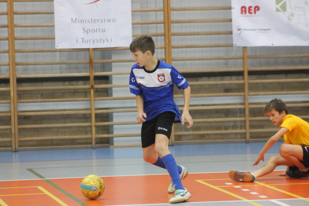 Piętnaście zespołów walczy o mistrzowską koronę