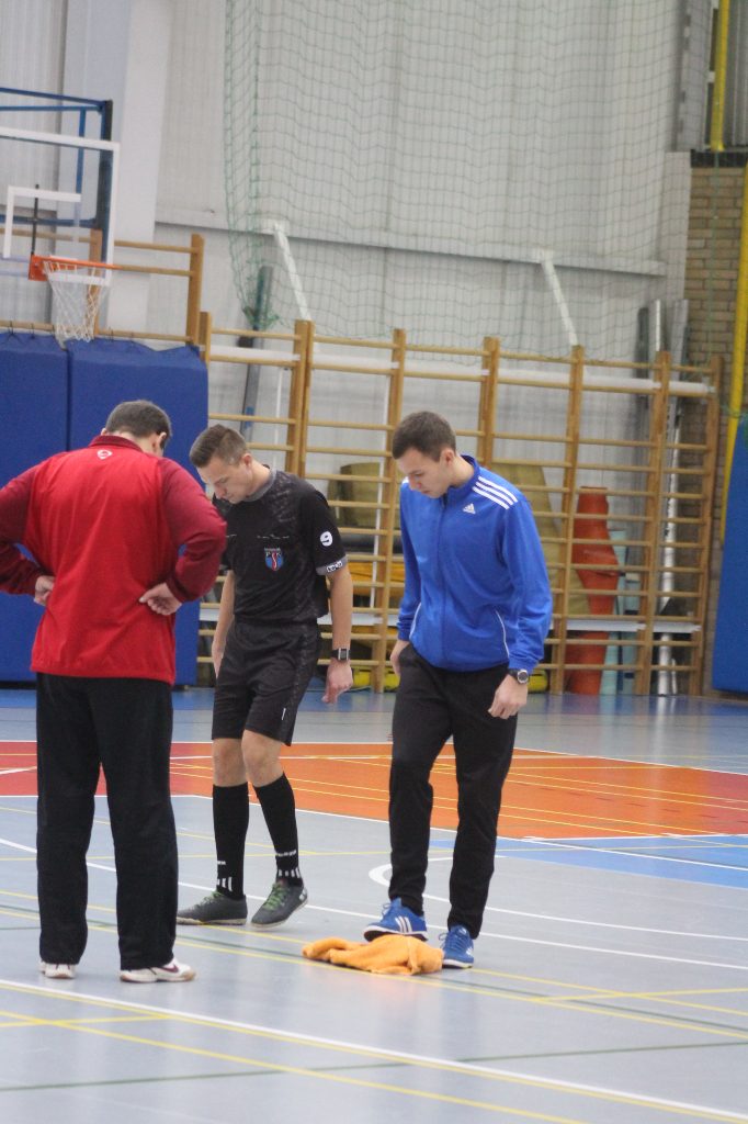 Piętnaście zespołów walczy o mistrzowską koronę