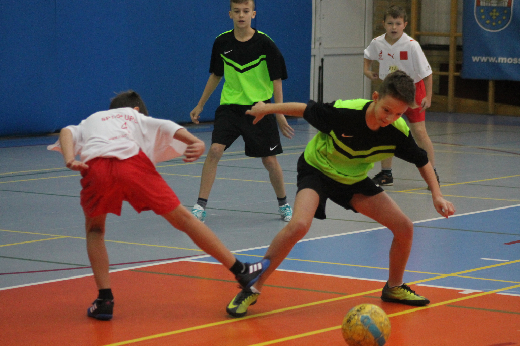 Piętnaście zespołów walczy o mistrzowską koronę