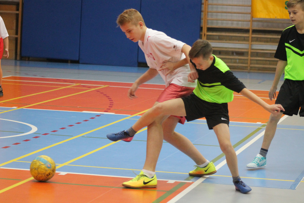 Piętnaście zespołów walczy o mistrzowską koronę