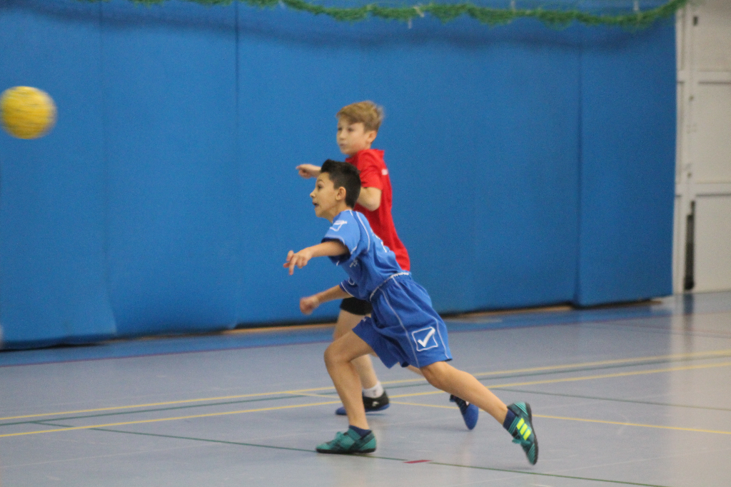 Piętnaście zespołów walczy o mistrzowską koronę