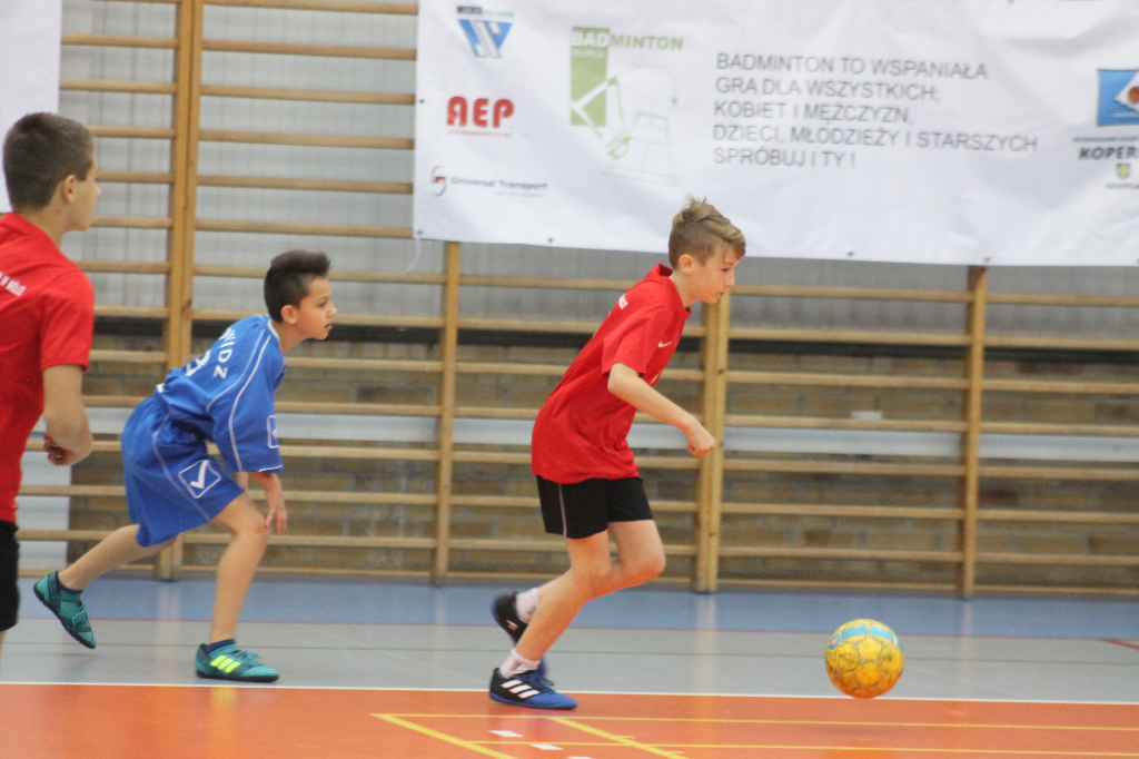 Piętnaście zespołów walczy o mistrzowską koronę