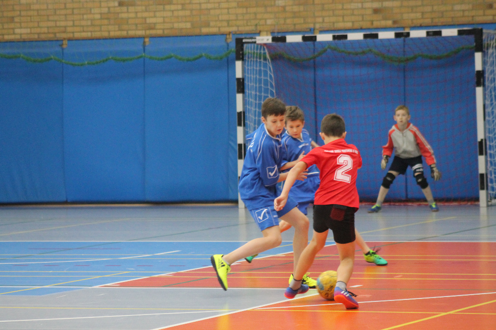 Piętnaście zespołów walczy o mistrzowską koronę