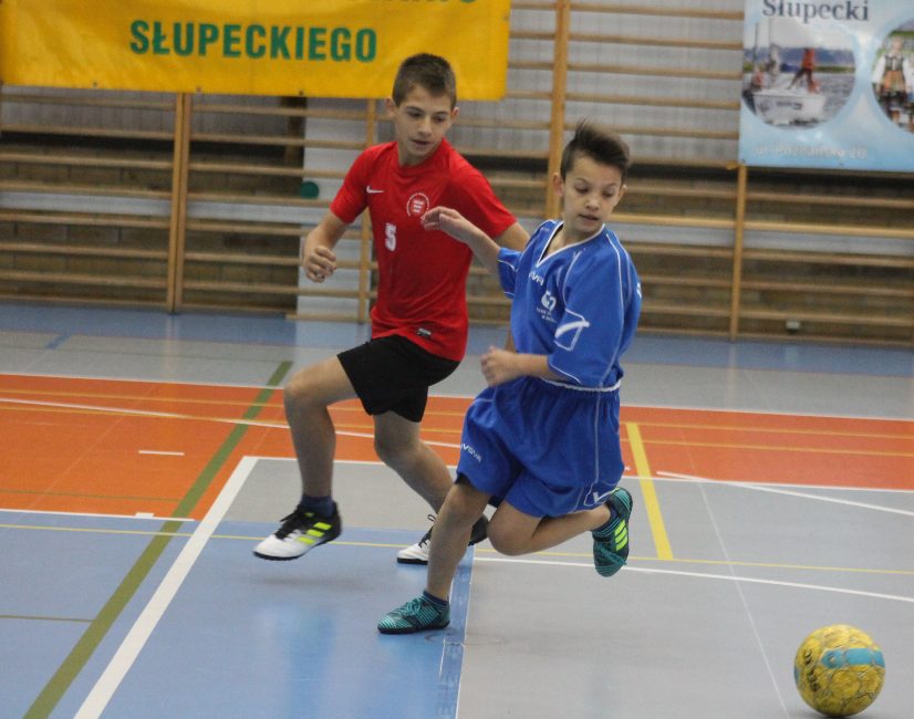 Piętnaście zespołów walczy o mistrzowską koronę