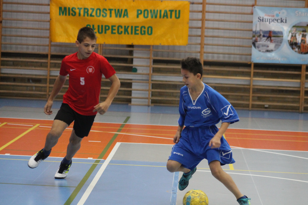 Piętnaście zespołów walczy o mistrzowską koronę