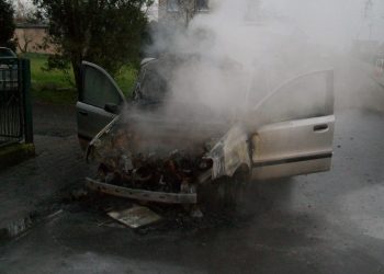 Płonął samochód w Cieninie Kościelnym ZDJĘCIA