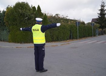 Najechał na policjanta kierującego ruchem