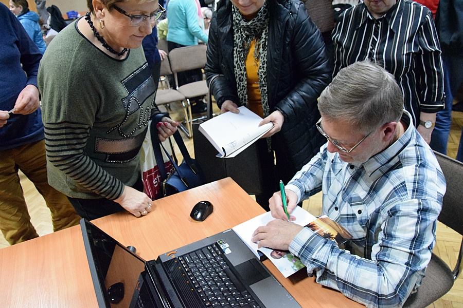 Z Wysp Salomona do Strzałkowa