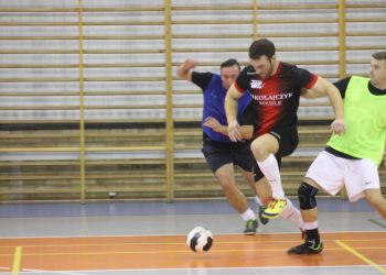 Meble Mikołajczyk otwierają tabelę