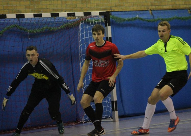 Siedem drużyn w słupeckiej halówce