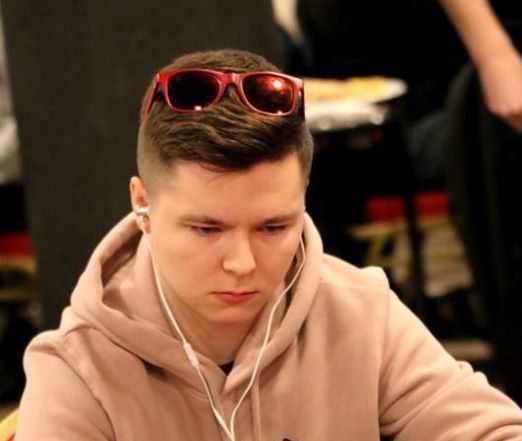 Przed stół pokerowy trafił ze świata futbolu