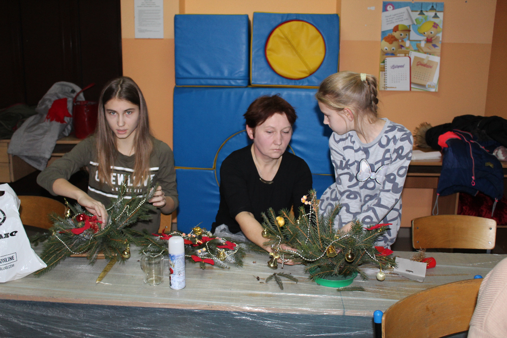 W Kotuni rodzinnie robili stroiki