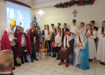 Uczniowie kolędowali w DPS-ie