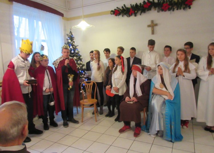 Uczniowie kolędowali w DPS-ie