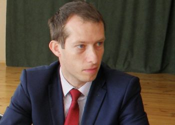 Gwit spokojny o bazę