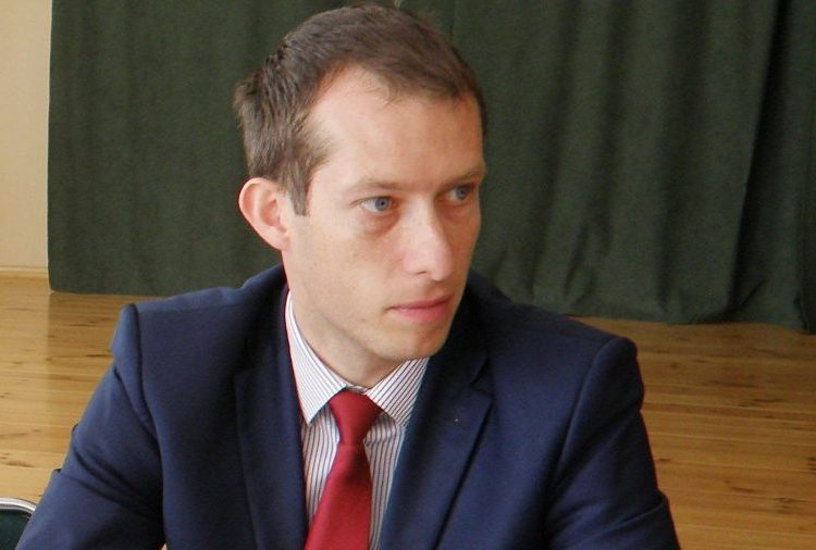 Gwit spokojny o bazę