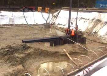 Nad jeziorem powstaje basen