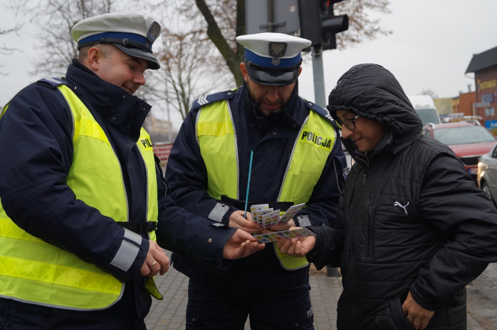 Odblaskowe Mikołajki na drogach powiatu ZDJĘCIA