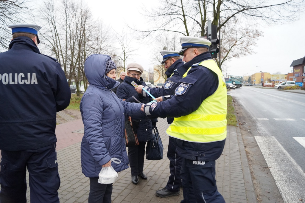 Odblaskowe Mikołajki na drogach powiatu ZDJĘCIA