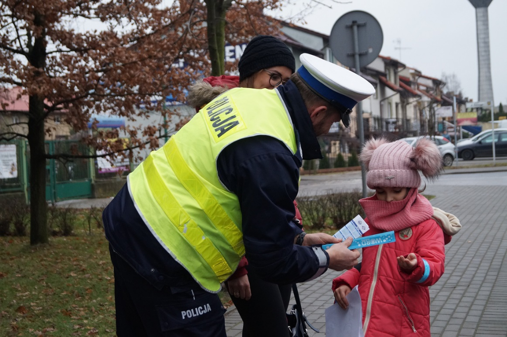 Odblaskowe Mikołajki na drogach powiatu ZDJĘCIA