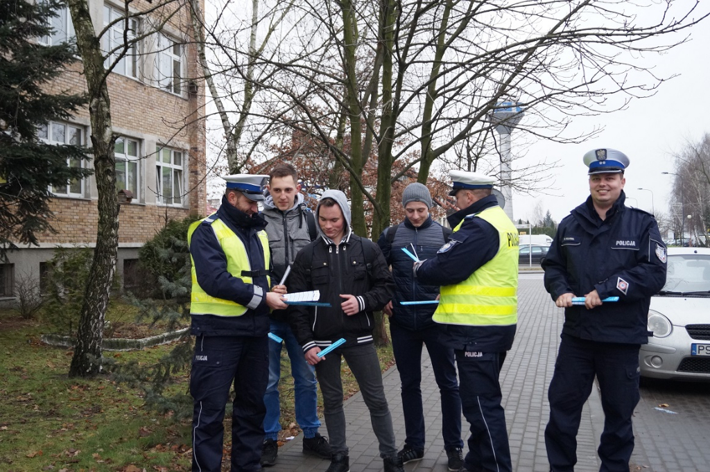 Odblaskowe Mikołajki na drogach powiatu ZDJĘCIA