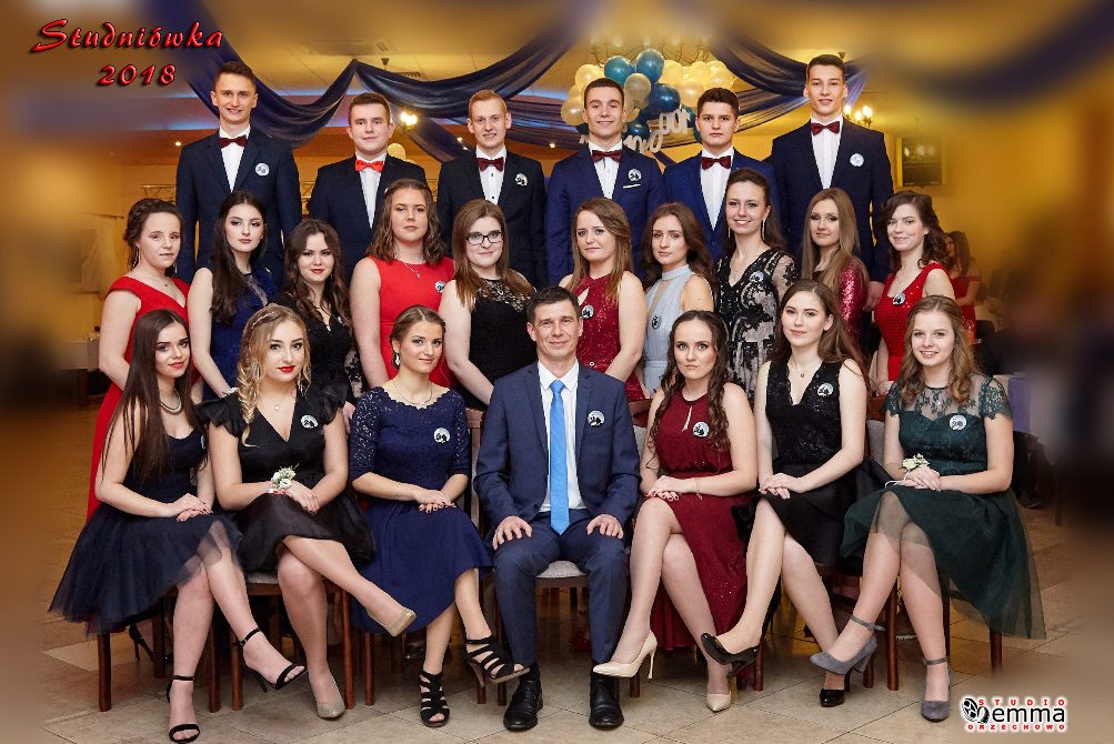 Studniówka ZSP w Zagórowie ZDJĘCIA GRUPOWE