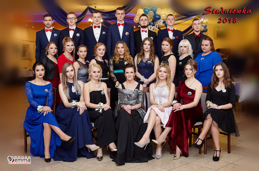 Studniówka ZSP w Zagórowie ZDJĘCIA GRUPOWE