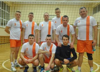 Powidz siatkówką stoi