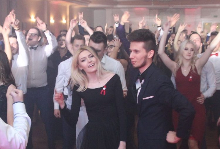 Tak się bawi Ekonomik! Zobacz film ze studniówki