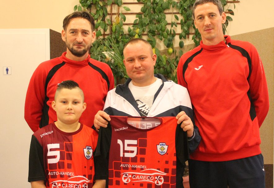 Zagrali w nowym komplecie strojów